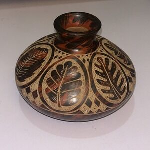 Vintage Jacobo Potosme Nicaraguan Folk Art‎ Pottery Vase Etched Lead Motifs